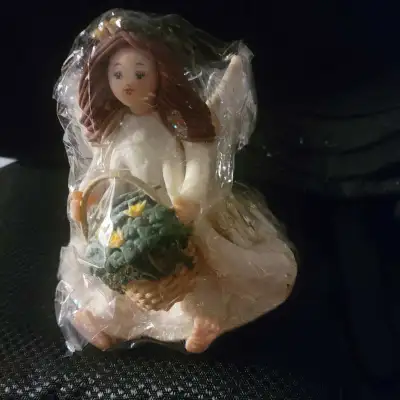 (NEW)Avon Kneeded Angel's Figurine  Collection "Colleen" , View more