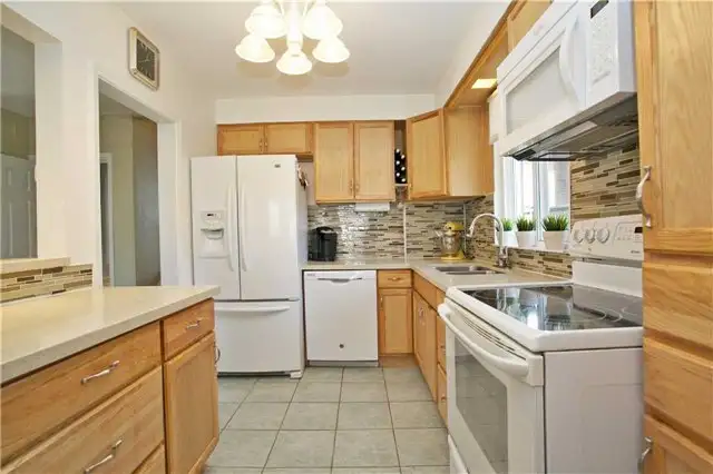 3-Bedroom Main-Floor Bungalow – Oshawa in Long Term Rentals in Oshawa / Durham Region - Image 9