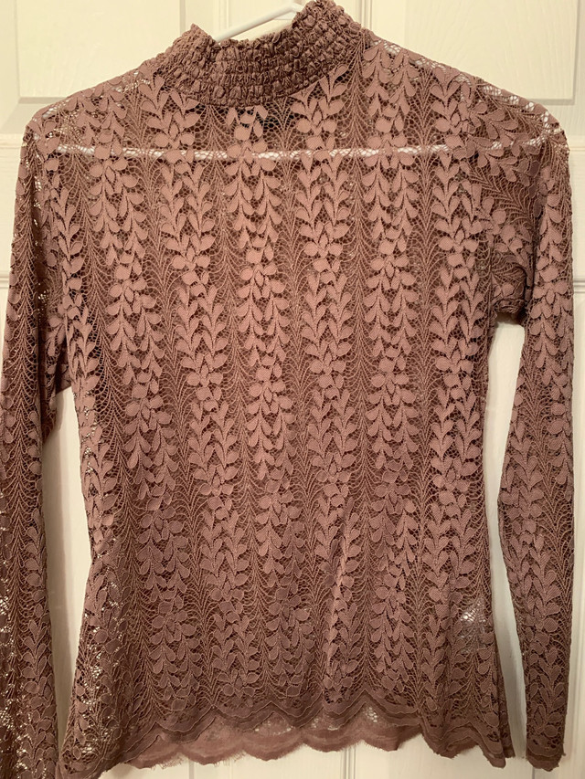 2 pretty ladies Sz M lace tops- both for 20$   in Women's - Tops & Outerwear in Saskatoon - Image 3
