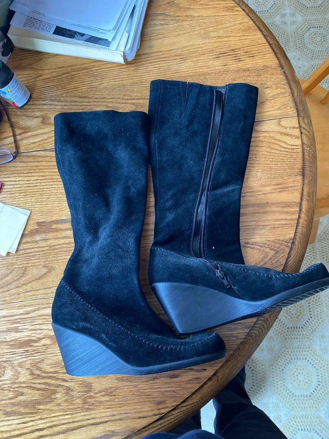 Genuine Ladies Suede Aerosole Wedge Boots - size 8 1/2 M in Women's - Shoes in Kitchener / Waterloo