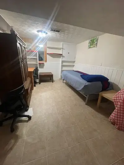 Weekenders Rooms Quiet Bungalow (Whole Month) Three small rooms available for weekend stay only (Fri...