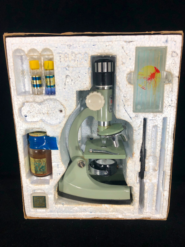 Vintage 1966 - Tasco Microscope Kit in Hobbies & Crafts in Burnaby/New Westminster - Image 3