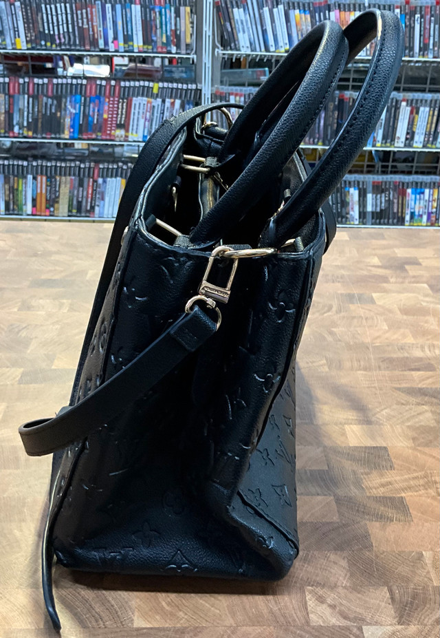 *NOT AUTHENTIC* Luis Vuitton Black Purse W/Strap in Women's - Bags & Wallets in North Bay - Image 2
