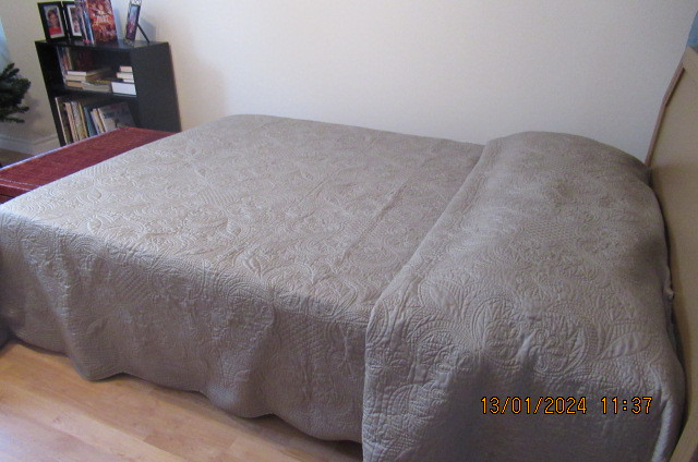 couvre-lit\bedspread in Bedding in Bathurst - Image 4