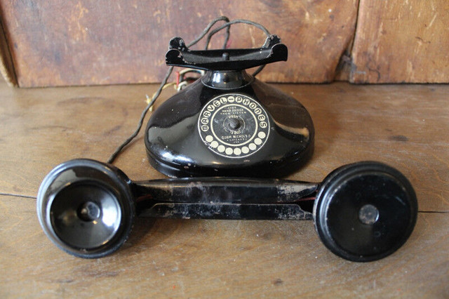 1930's Marvel Electric Toy Telephone Set in Arts & Collectibles in London - Image 4