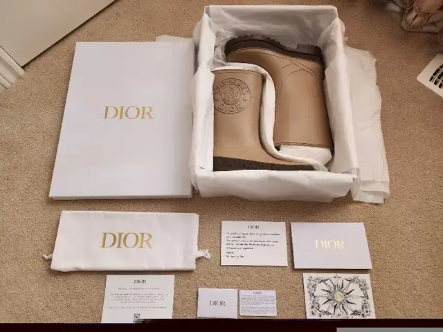 DIOR DIORUNION SIZE 39 RUBBER BOOTS  in Women's - Shoes in City of Toronto - Image 4