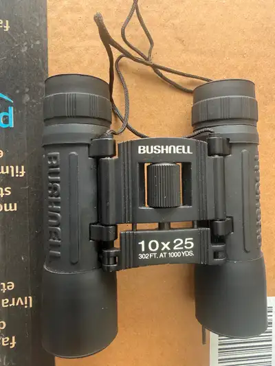 Bushnel binoculars 10x25 302feet @ 1000 yards. Comes with case. Never used.