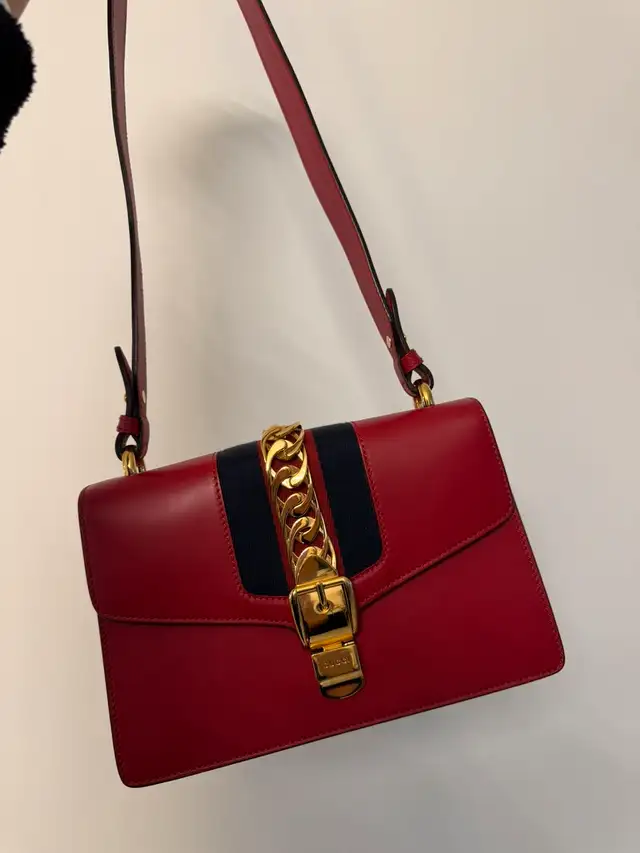 GUCCI Sylvie Medium Leather Shoulder Bag62864360891009121