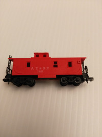 N scale model train rapido red caboose