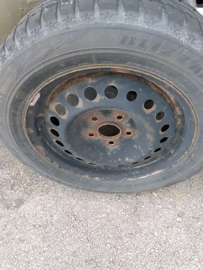 Set of 4 well worn MXV4 Primacy tires approx 10 years old. Nearly to wear bars but good for docks, t...