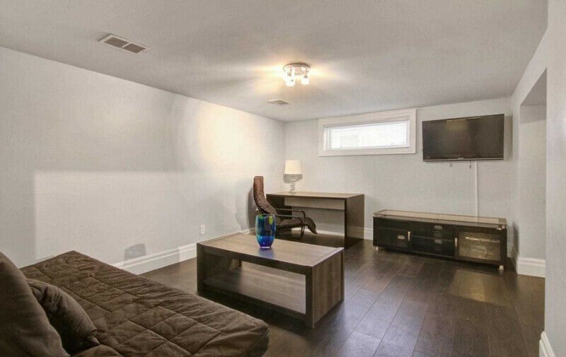 1 bedroom basement unit for rent near Yorkdale subway and mall Long