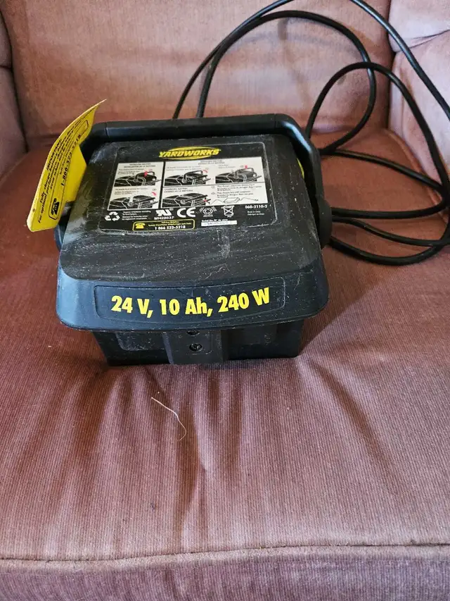 Yardworks Battery Charger in Lawnmowers & Leaf Blowers in City of Toronto - Image 2