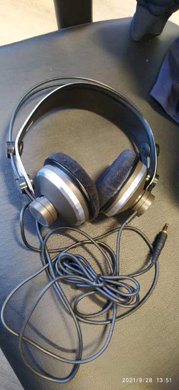 AKG K172HD High Definition Headphones in Headphones in Mississauga / Peel Region - Image 2