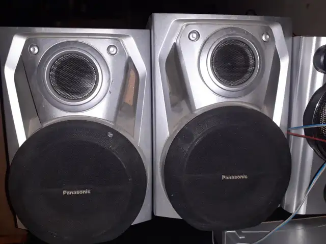 stereo speakers in Stereo Systems & Home Theatre in Calgary - Image 4
