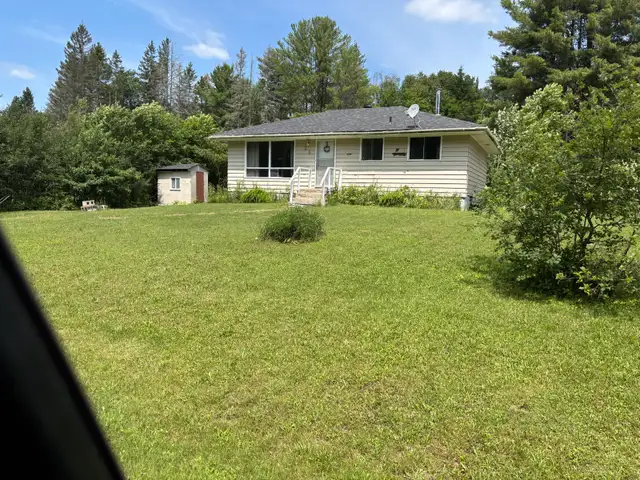 3 Bedroom Home in Quiet Country Setting
