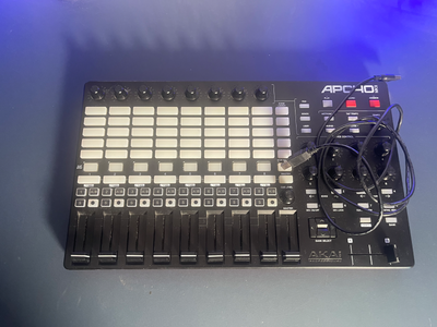 Great for Launching Clips In great condition Easy Integration with Albeton Great for live performanc...