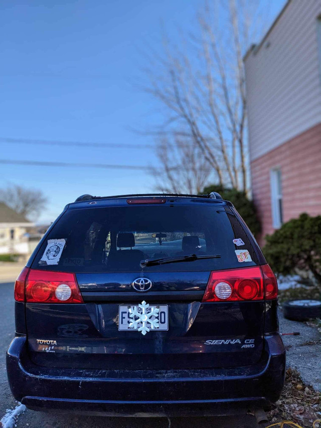 Toyota sienna AWD 2006 POUR PIÈCES  dans Autos et camions  à Ville de Québec - Image 3