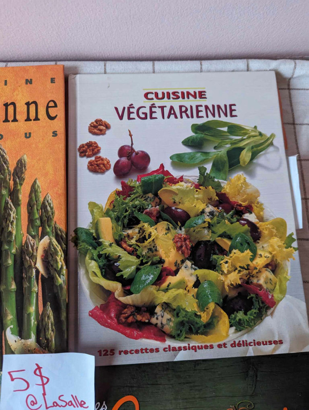 3 livres recettes Végétariens + 1 Courges dans Manuels  à Ville de Montréal - Image 3