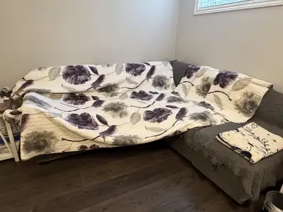 Queen size floral quilt, and sham Set, View more