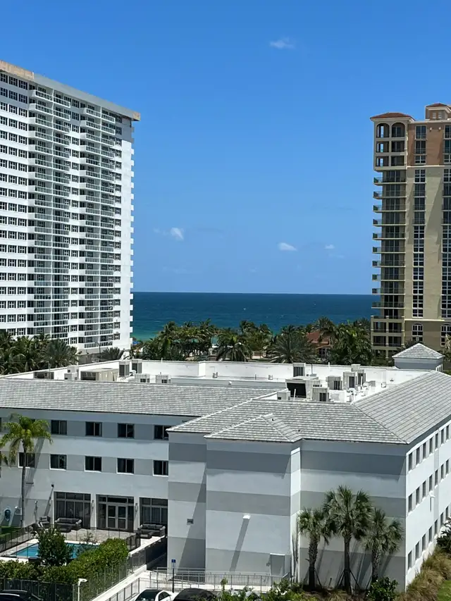CONDO À LOUER HALLANDALE BEACH, FLORIDE in Florida in Canada - Image 3