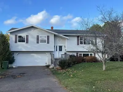 House for rent in West Royalty Charlottetown Well maintenance split entrance house with 3 bedroom 1...