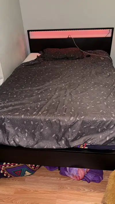 Private room available for rent for one boy for 600 dollar from 1st April near Highfield