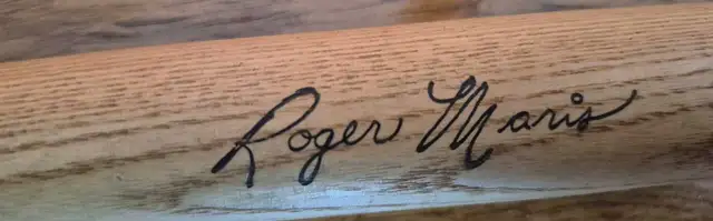 Roger Maris Louisville Slugger Mini Bat "16 in Baseball & Softball in Barrie - Image 4