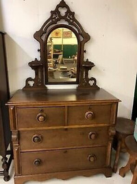 Antique vintage dresser w/ mirror 42”w x 20”dx 38”H. Total 74”
