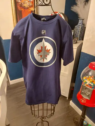 Winnipeg jets t shirt large