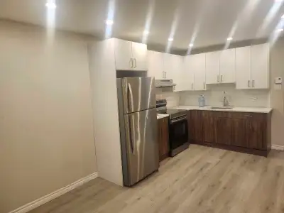 This newly renovated 4.5 room apartment features modern finishes, a bright open-concept kitchen with...