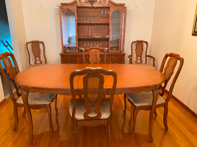 Fruitwood Dining Room Set in Dining Tables & Sets in Markham / York Region - Image 2