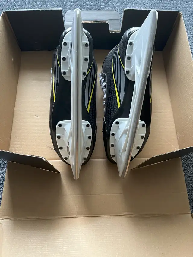 Mens CCM Tacks Ice Skates - skate size 9/shoe size 10.5 $75 OBO in Hockey in City of Toronto - Image 7