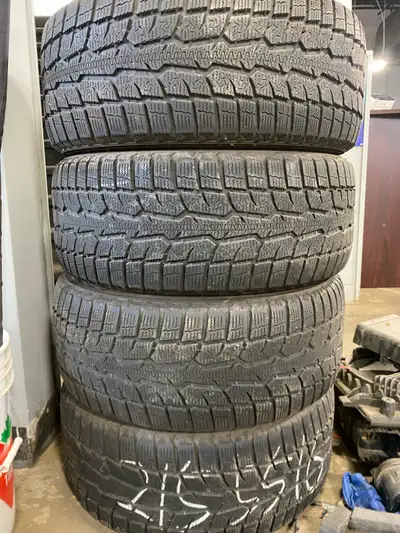 P215/55R16 Toyo Observe Gsi-6hp winter tire 7mm treadwear left