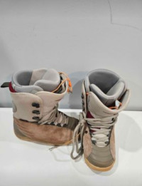 Snowboard boots (women's) - Burton size 8