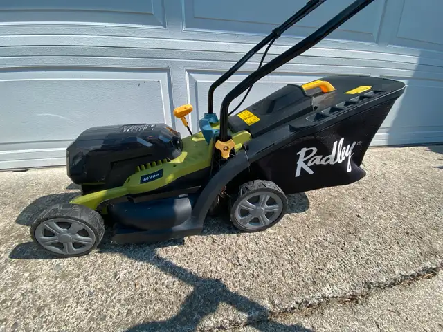Battery lawnmower and trimmer  in Lawnmowers & Leaf Blowers in Belleville - Image 3