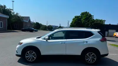 2014 Nissan Rogue SL 99000km Leather loaded with heated seats Panoramic roof Drives works great low...