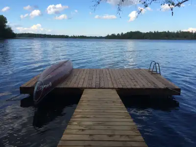 This is a quiet cottage with 400 feet of water frontage. Only available July 4 - 11th and Aug 8-15....