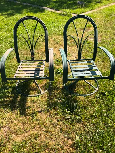 Heavy duty patio table & chairs for sale , table is 3.5 ft wide x 5 ft long with a glass top & a lar...