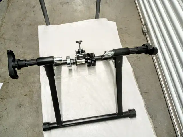 Soozier Magnetic Bike Bicycle Trainer Stand Indoor Exerciser Bla in Exercise Equipment in Ottawa - Image 2