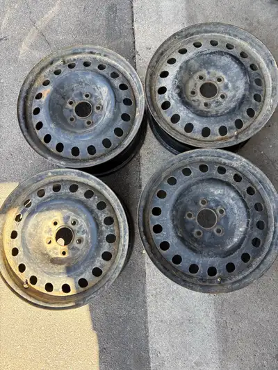 Vehicle: 2020 Honda CRV 17 inch steel rims Bolt pattern: 5x114.3 Price: $80 for all four of them