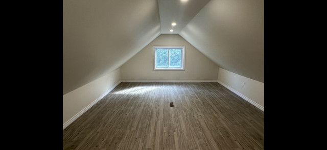 Spacious 3 bedroom 1 bathroom for rent in Long Term Rentals in North Bay - Image 3