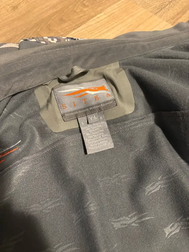 Sitka youth coat in Fishing, Camping & Outdoors in Lloydminster - Image 5