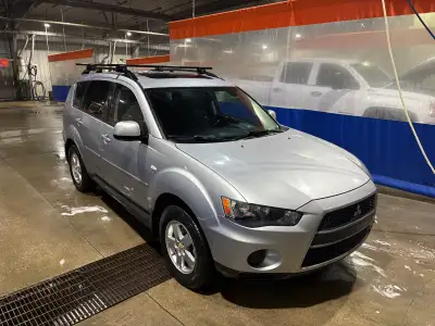 5 seater SUV. Very reliable vehicle. 4WD is great in winter. 4 cyl engine with excellent fuel econom...