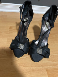 Badgley Mischka Heels (size 10, run small) 