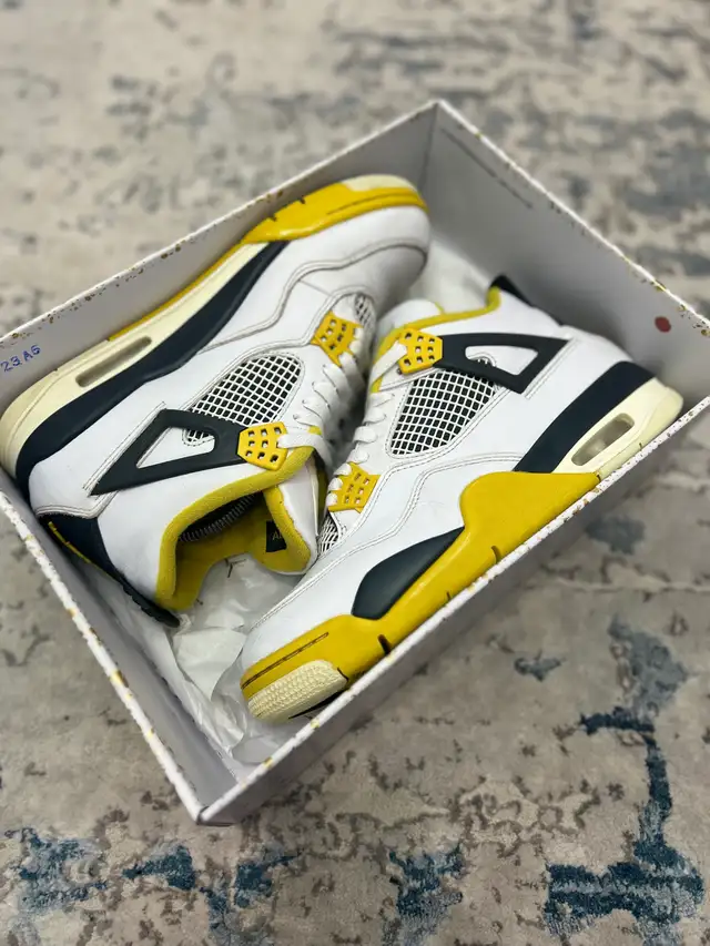 Jordan 4 Vivid Sulfur in Men's Shoes in Mississauga / Peel Region - Image 4