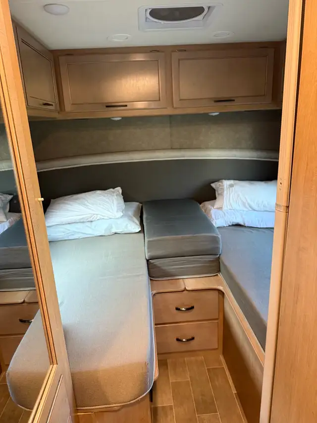 2020 Thor Chateau Class C Motorhome in RVs & Motorhomes in Calgary - Image 8