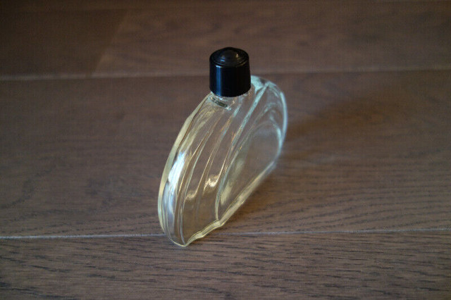 Bouteille en verre pour parfum dans Art et objets de collection  à Laval/Rive Nord - Image 2