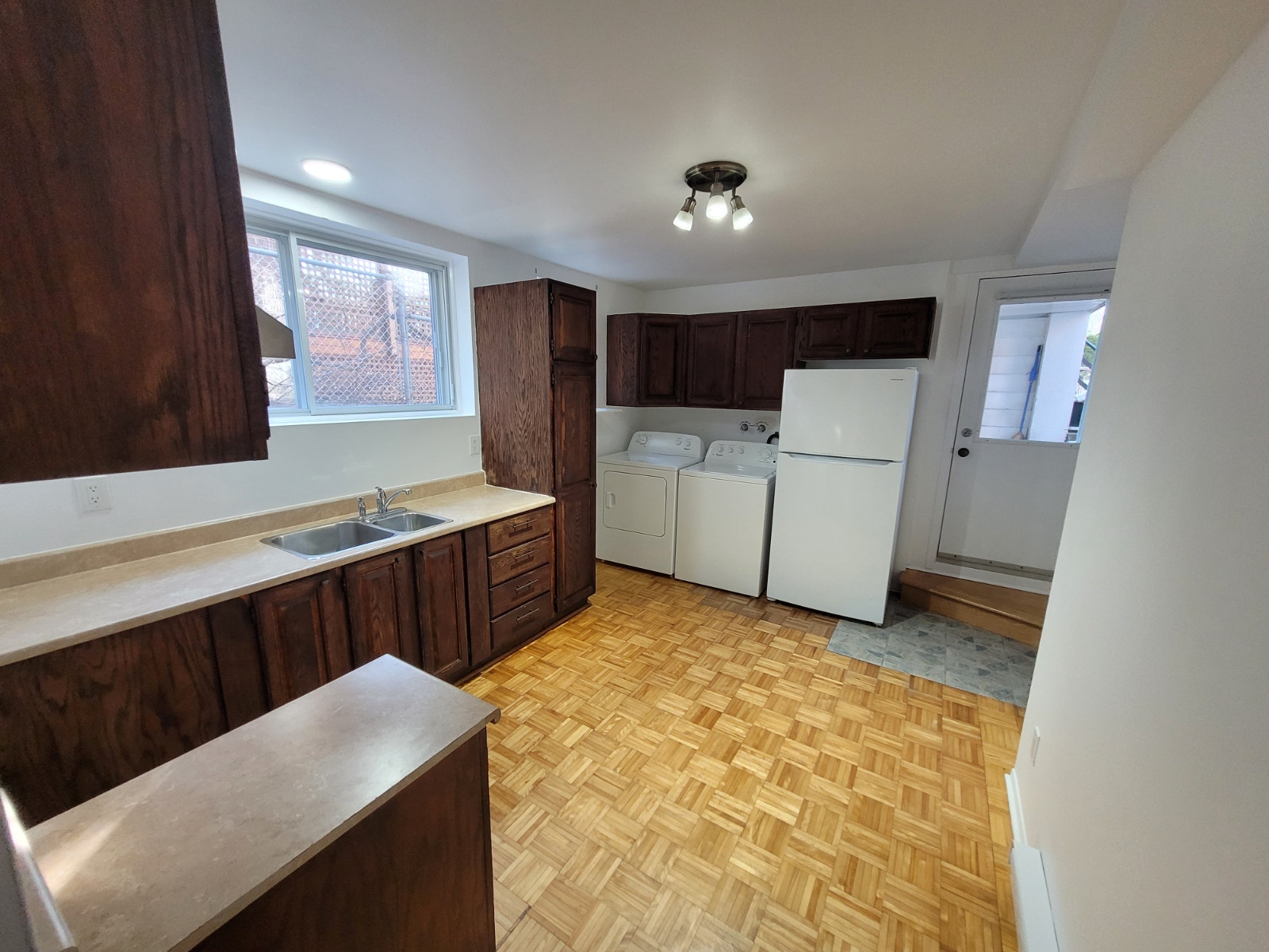 3½ AHUNTSIC, rénové, 1 chambre fermée, Gouin Est, 1 050 $ / mois — photo 2