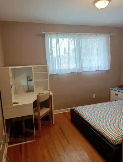 Two furnished upstairs bedroom at Leslie/Finch, in North York for rent. Two rooms share one bathroom...