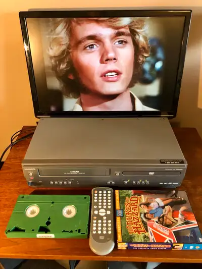 MAGNAVOX Video Cassette Recorder VCR VHS player DVD Combo with remote Extremely clean both sides tes...